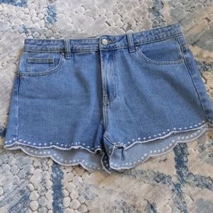 Scallop Edge Denim Shorts